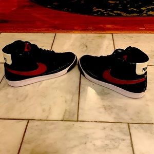 10.5 Red and black Nikes